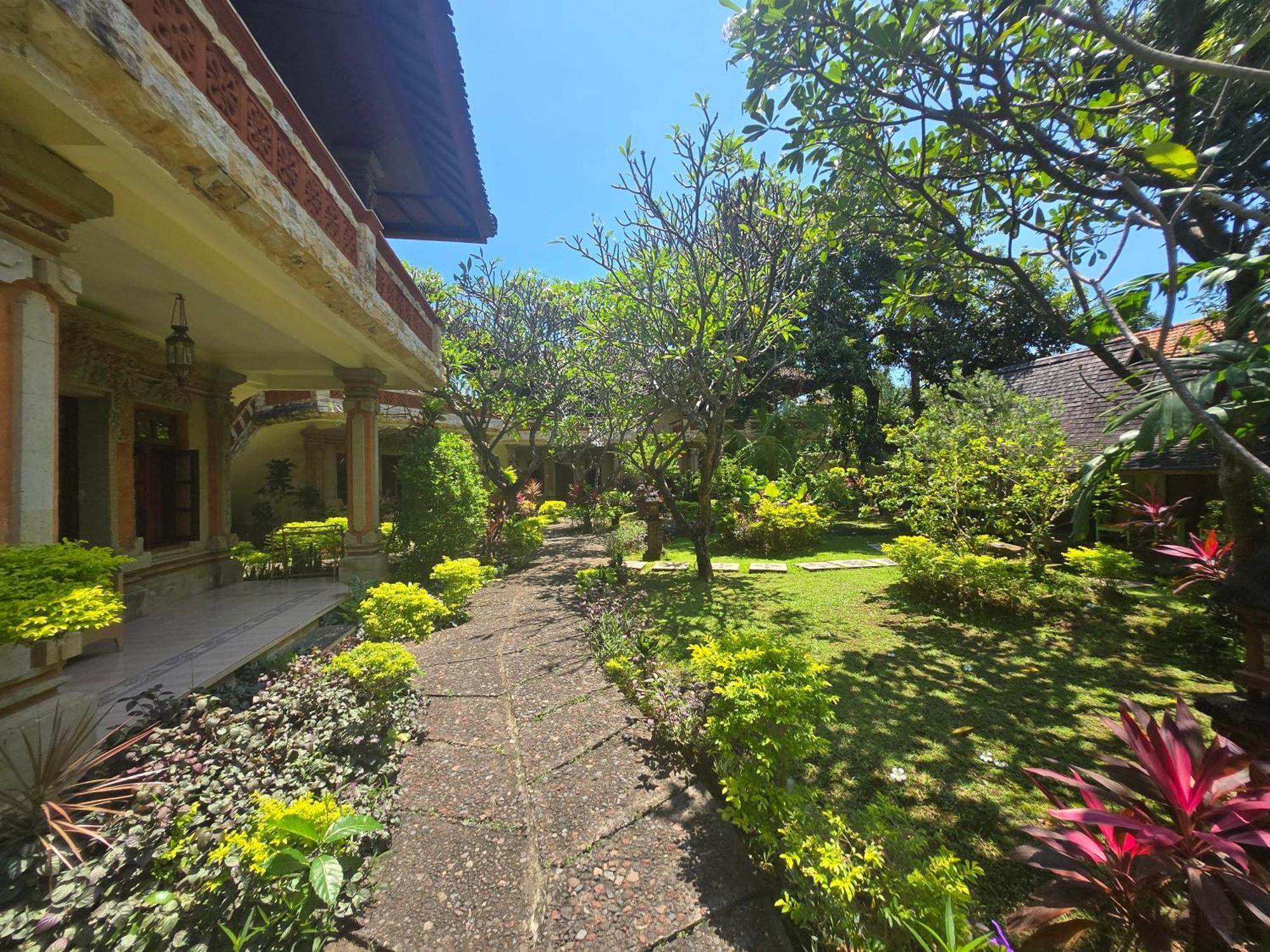 Rambutan Hotel Lovina  Exterior photo