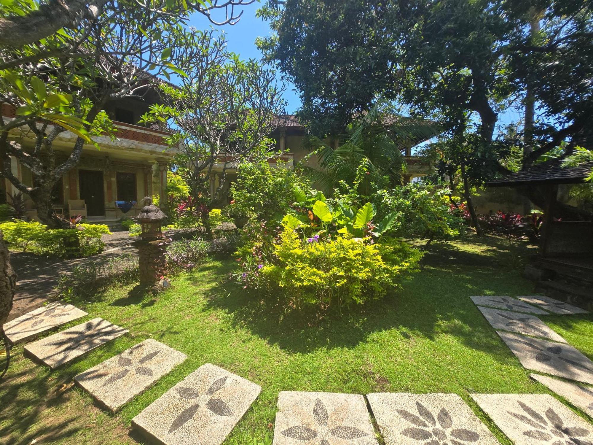 Rambutan Hotel Lovina  Exterior photo